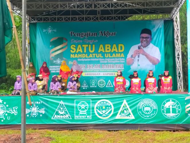 
 Sambut Gus Islah Bahrawi, Pelajar NU di Sumenep Tampilkan Grand Opening Adat Suku Indonesia