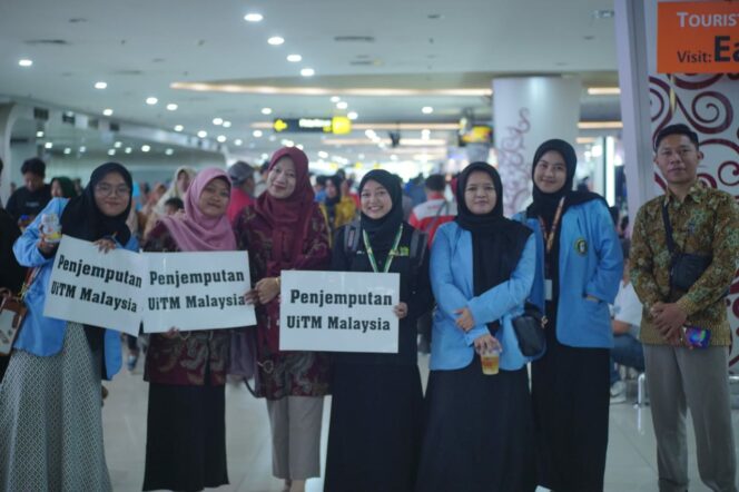 
 UNHASY Tebuireng Sambut Hangat Kehadiran UiTM di Bandara Internasional Juanda, Begini Kesan Mereka