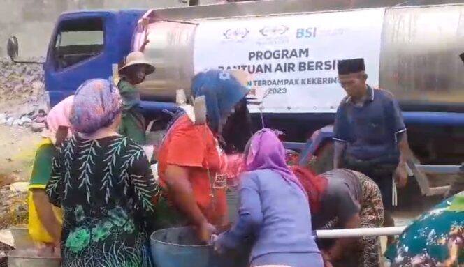 
 Kemarau Panjang, LAZISNU Sumenep Salurkan 30 Ribu Liter Air Bersih