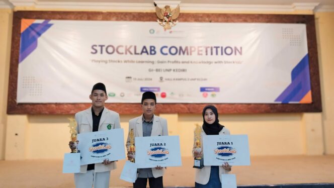 
 Keren, 3 Mahasiswa Universitas Annuqayah Borong Juara di Ajang Stocklab Competition UNP Kediri