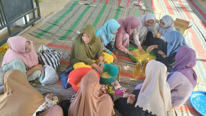 
 KKN Universitas Annuqayah Dampingi Usaha Home Industry Kripik Pepaya Lokal di Sumenep 