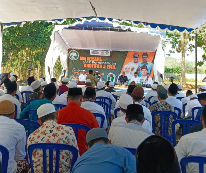 
 Doa bersama untuk kemenangan Khofifah-Emil oleh Majelis Kiai Muda Sumenep bersama H Khairul Umam (Ji Her), Selasa, 29 Oktober 2024.